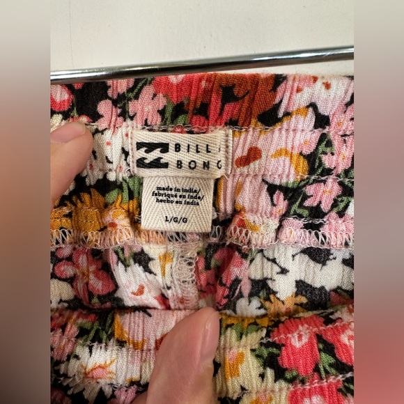 Women’s Billabong LG Lightweight Floral Tie Shorts, Excellent Condition! - Picture 5 of 8
